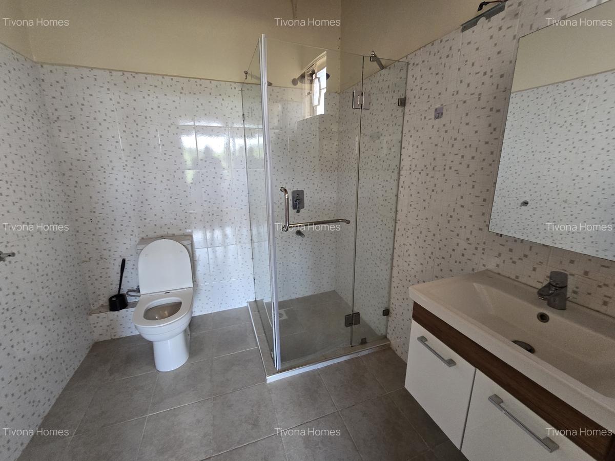 4 Bed House with En Suite in Runda - 5