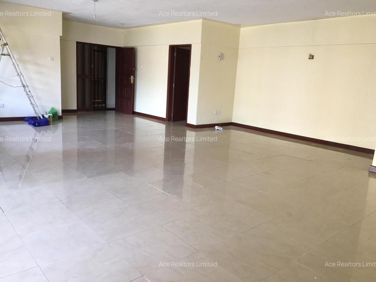 3 Bed Apartment with En Suite at Lantana Road - 7