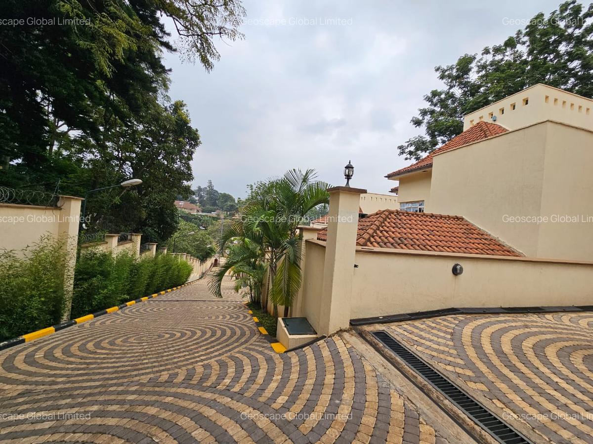 4 Bed Townhouse with En Suite in Spring Valley - 1