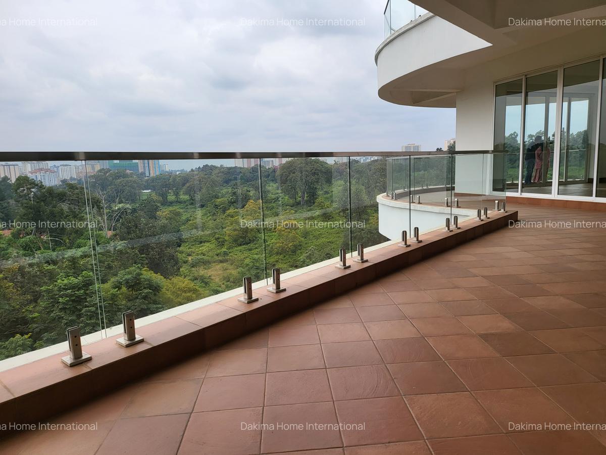 4 Bed Apartment with En Suite in Parklands - 15