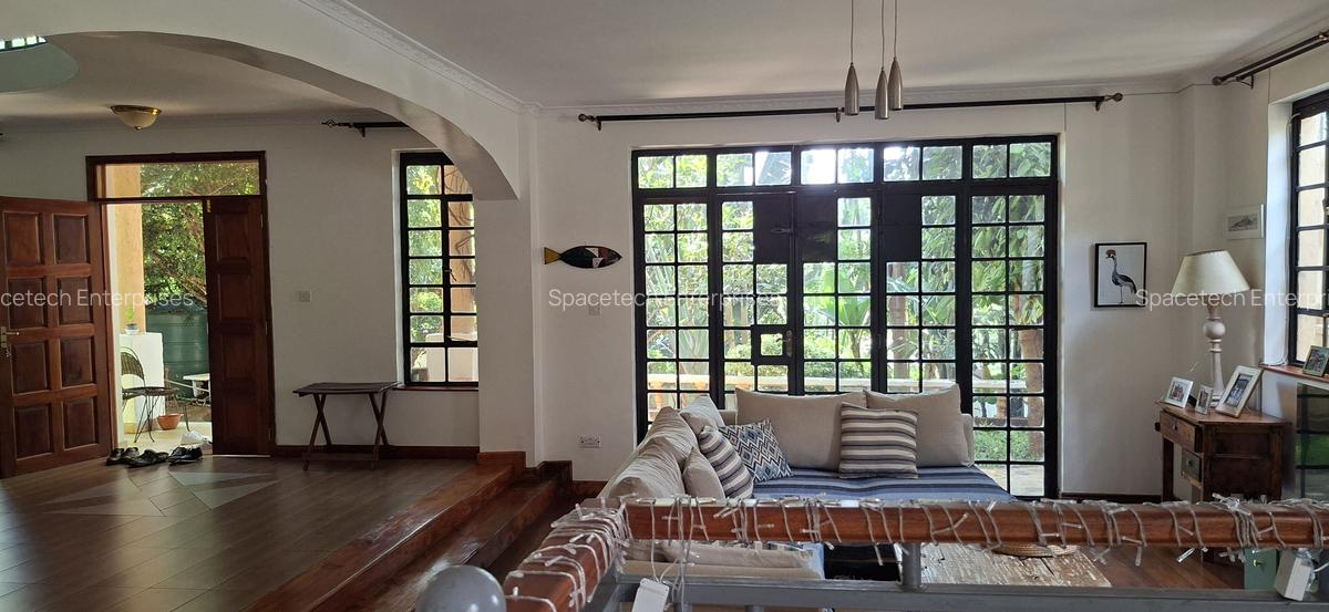 5 Bed Townhouse with En Suite in Kyuna - 3