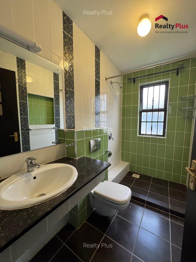 6 Bed Villa with En Suite in Runda - 14