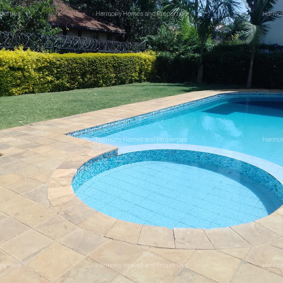 5 Bed Villa with En Suite at Brookside - 14