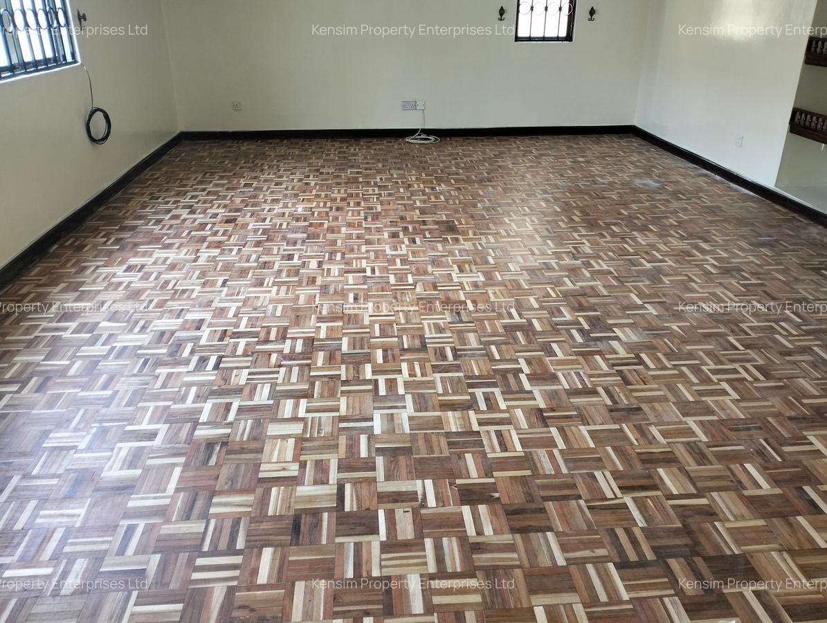 4 Bed Townhouse with En Suite in Lavington - 3