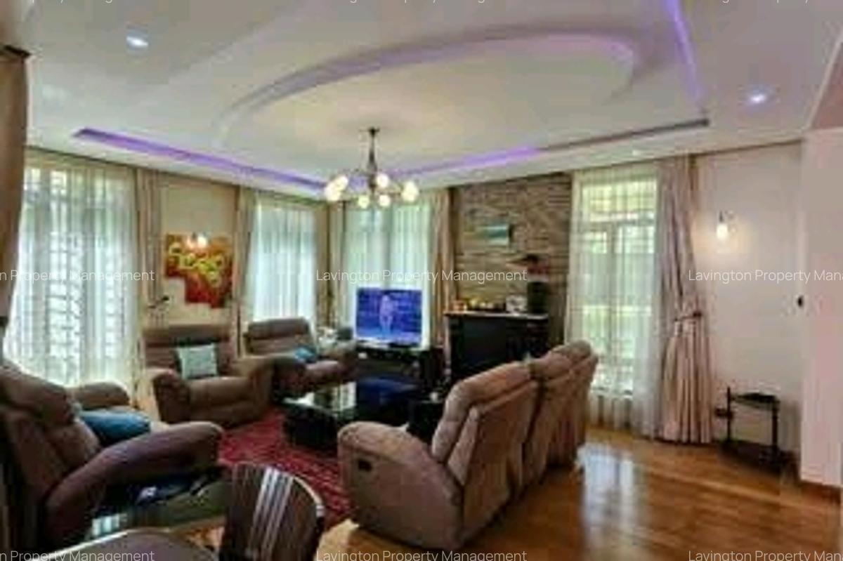 5 Bed House with En Suite at Lavington Green - 4