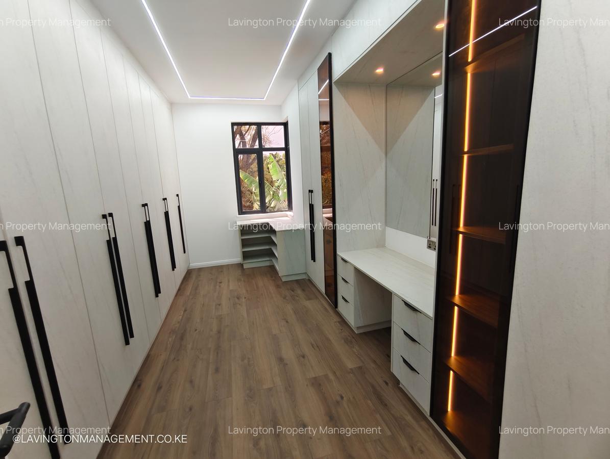 5 Bed House with En Suite at Lavington Green - 16