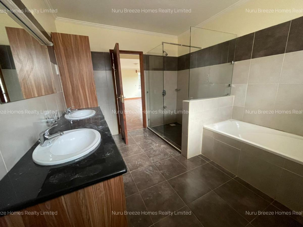 4 Bed Townhouse with En Suite in Kitisuru - 15