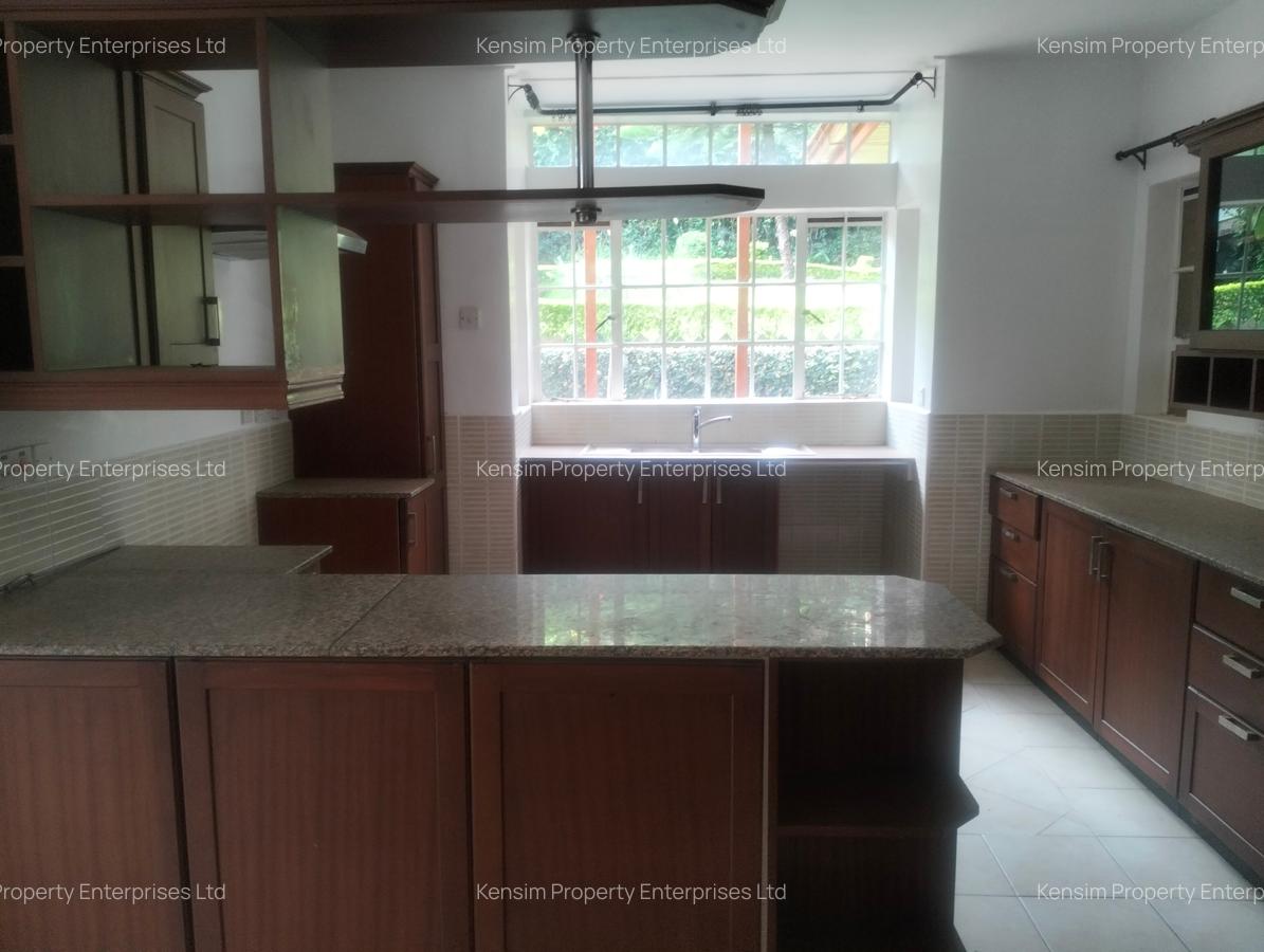 5 Bed Townhouse with En Suite in Rosslyn - 3