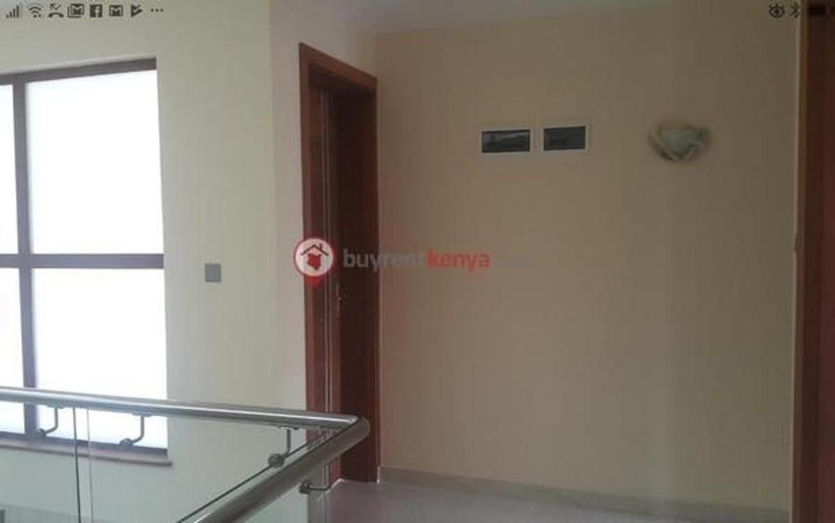 5 Bed Townhouse with En Suite at Lavington - 16