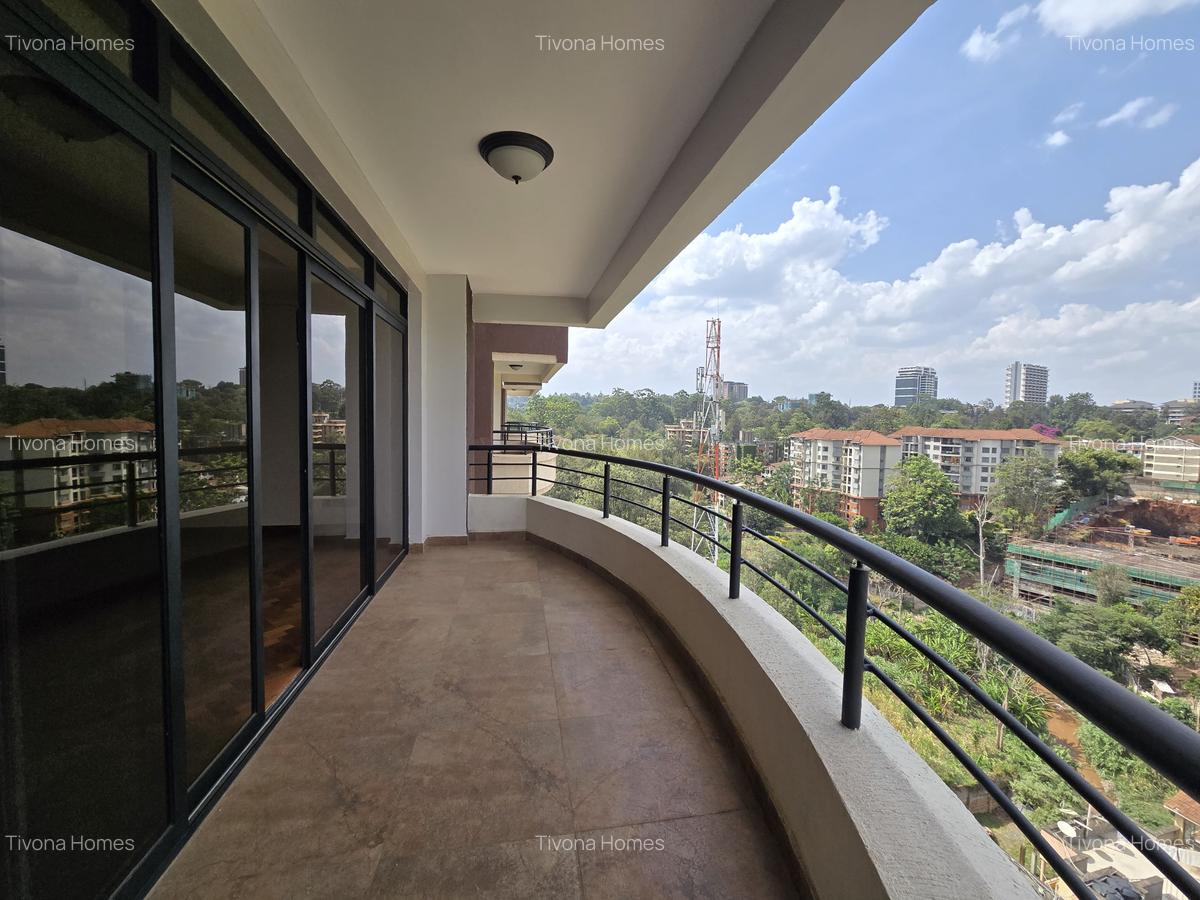 4 Bed Apartment with Swimming Pool in Riverside - 2