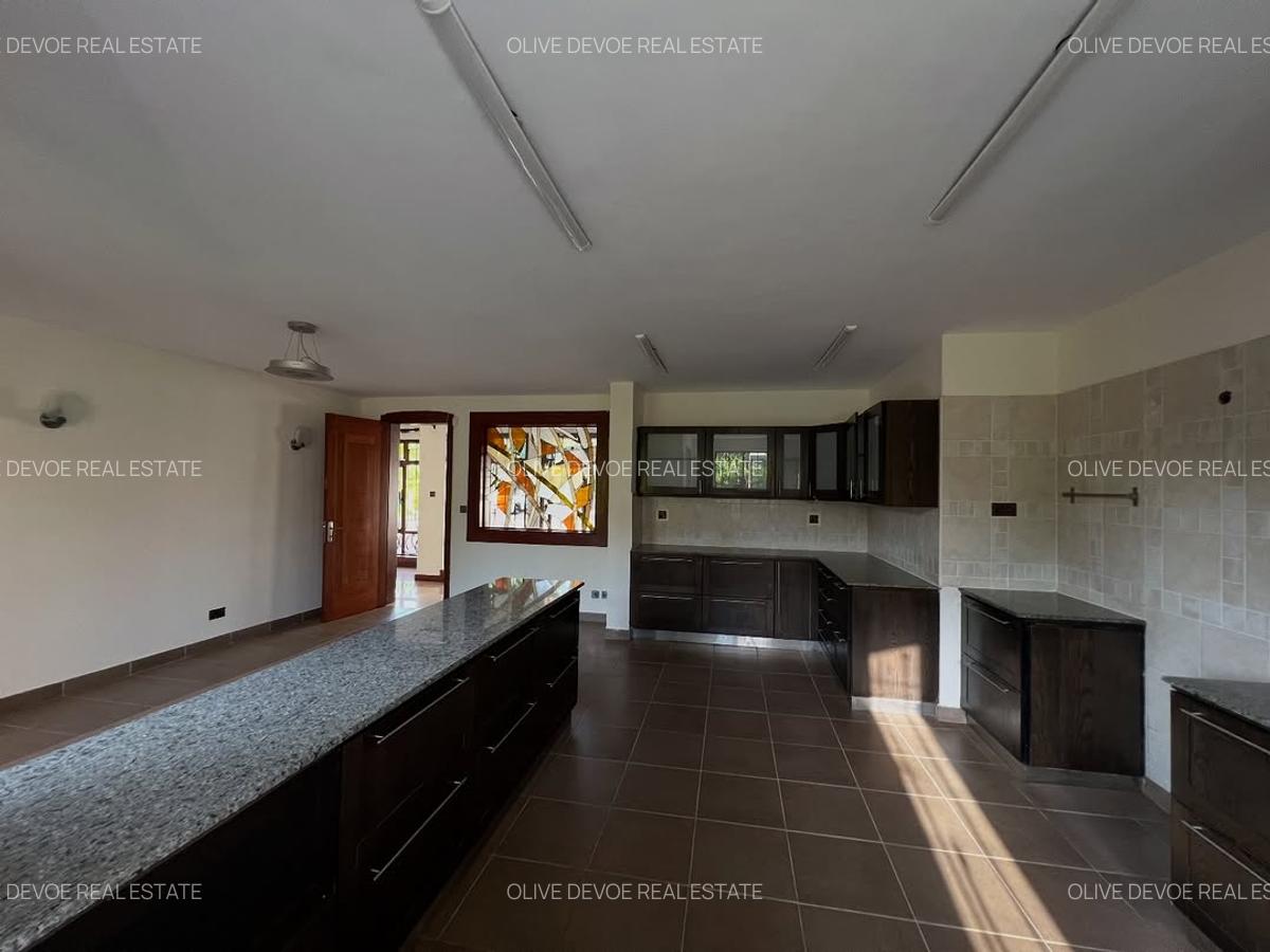 5 Bed House with En Suite in Runda - 19