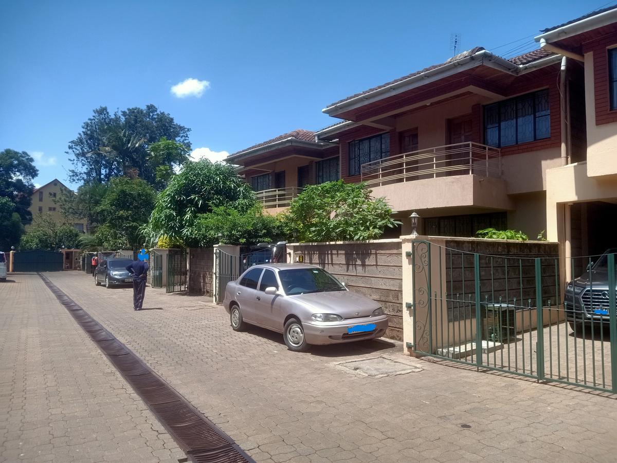 5 Bed Townhouse with En Suite at Masanduku Lane - 2