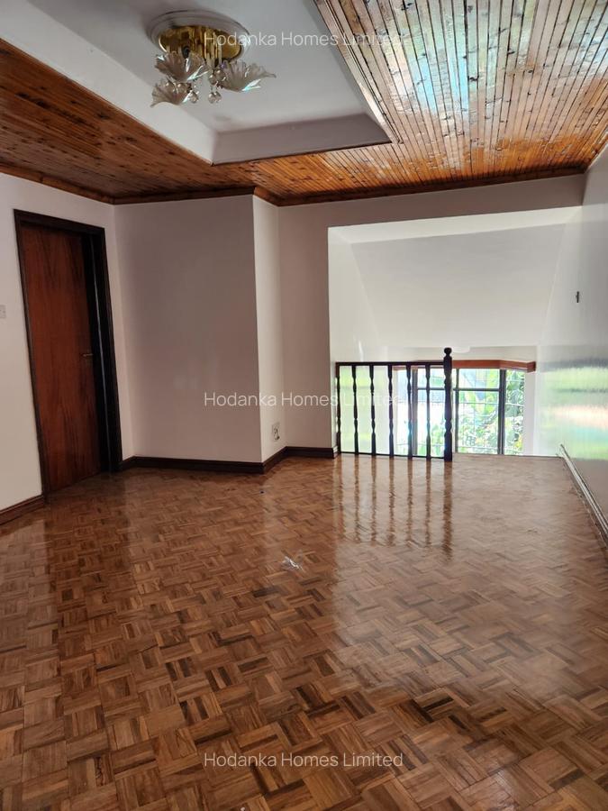 4 Bed Villa with En Suite in Lavington - 2