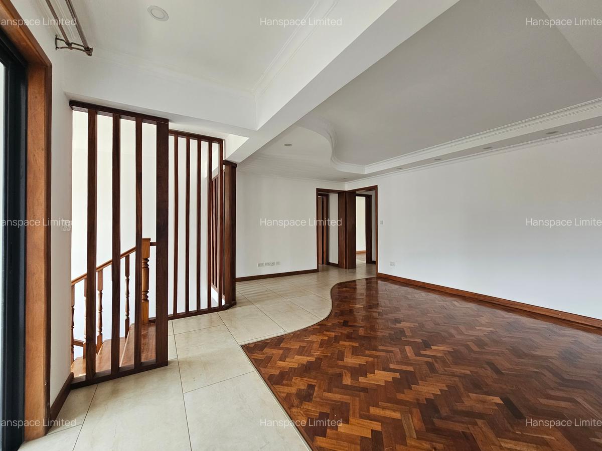 6 Bed Villa with En Suite in Lavington - 12