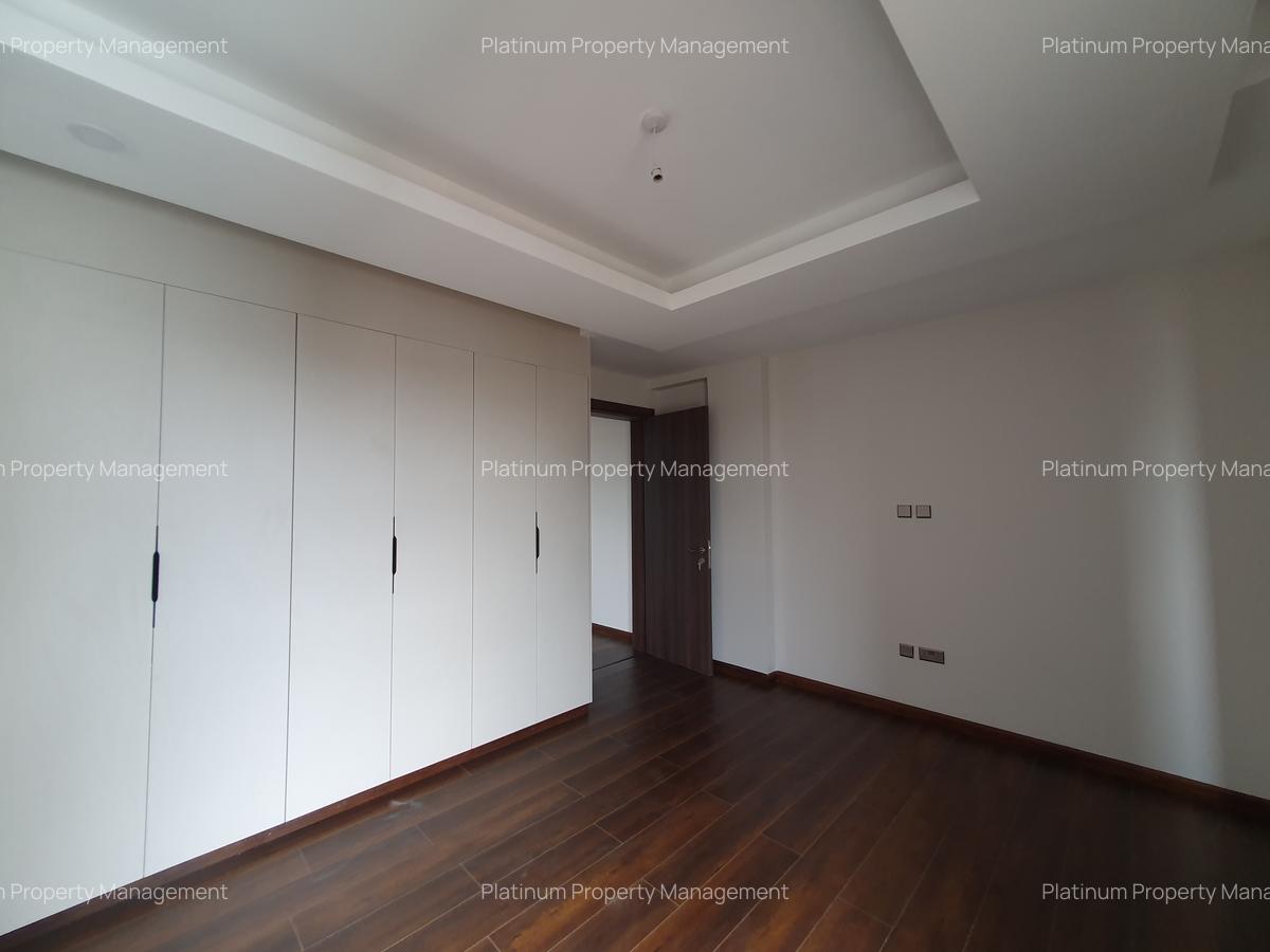 3 Bed Apartment with En Suite in Brookside - 12