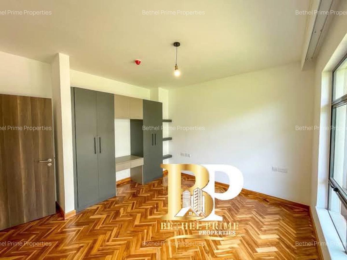 4 Bed House with En Suite in Rosslyn - 16