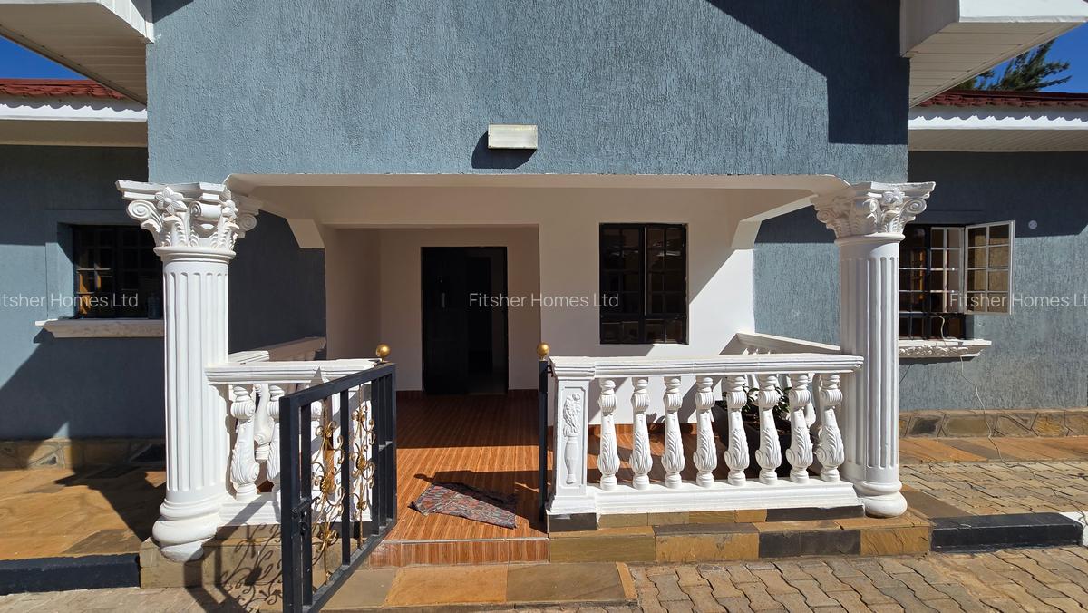 3 Bed House with En Suite in Runda - 3