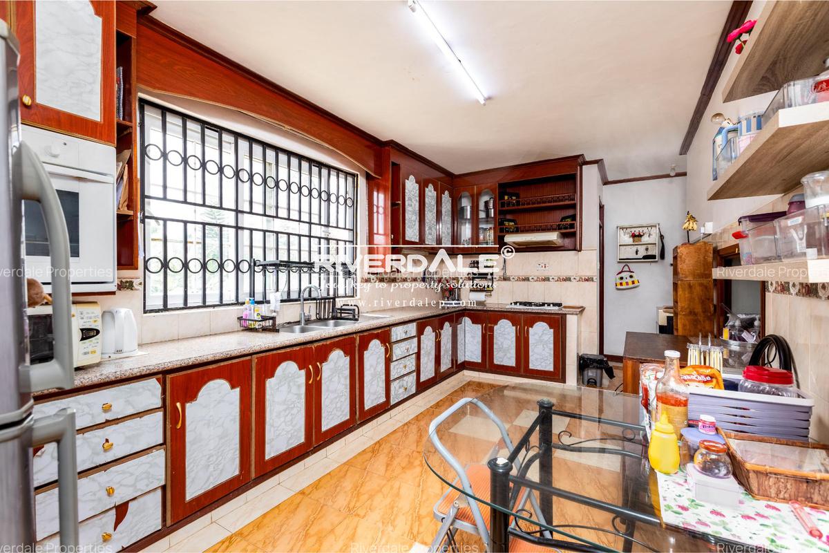 3 Bed Apartment with En Suite in Westlands Area - 4