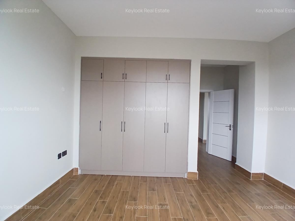 2 Bed Apartment with En Suite at Lavington - 8