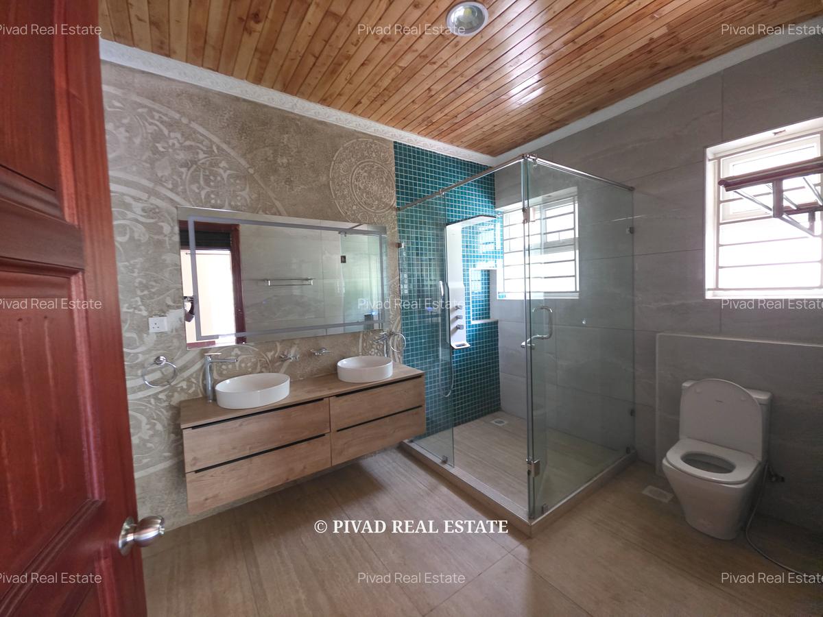 4 Bed House with Garden in Rosslyn - 7