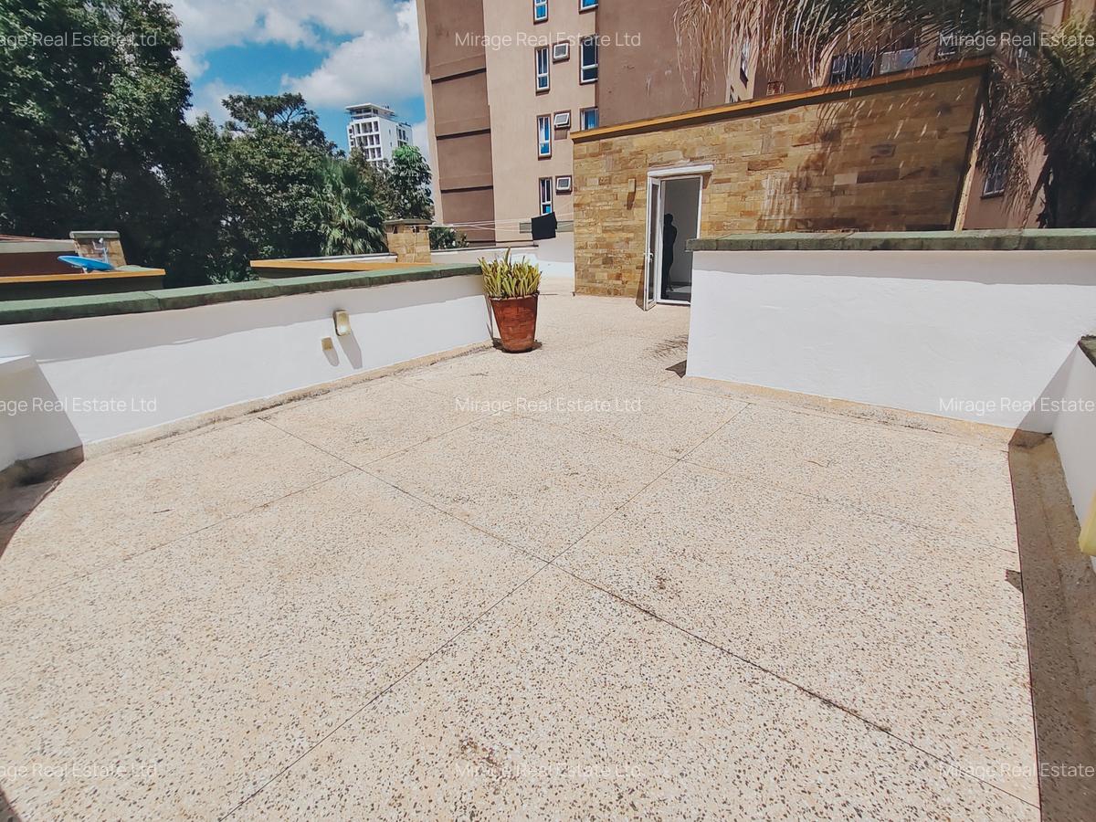 4 Bed Villa with En Suite in Riverside - 17