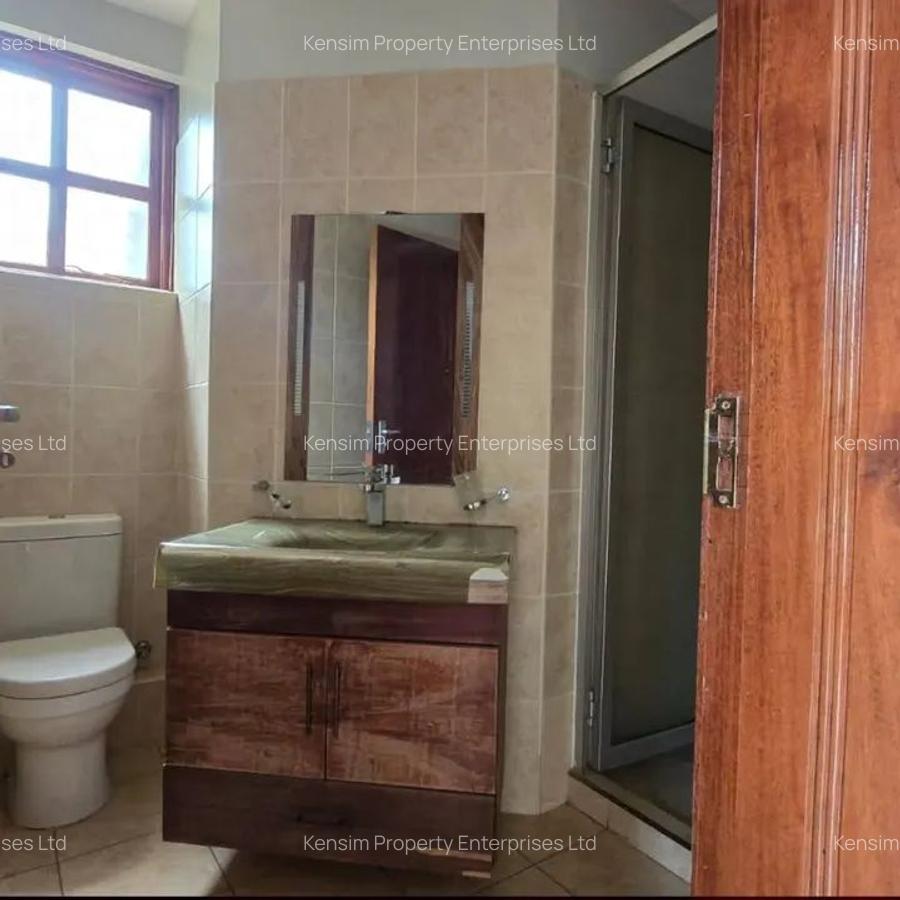 4 Bed House with En Suite in Runda - 14