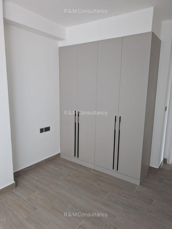 3 Bed Apartment with En Suite at Riverside Square - 7