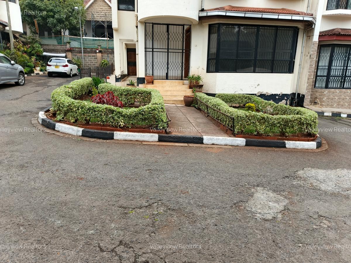 4 Bed Townhouse with En Suite at Lavington - 9