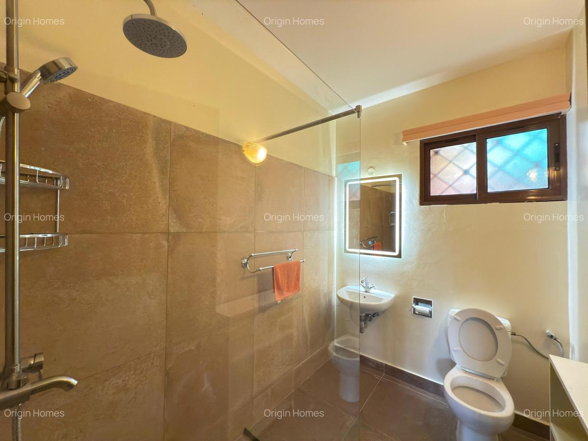 4 Bed House with En Suite at Lavington - 8