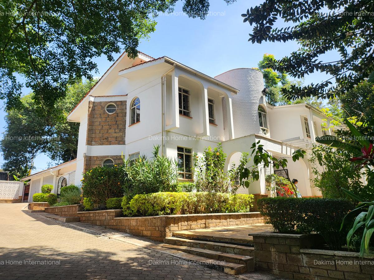 5 Bed House with En Suite in Nyari - 1