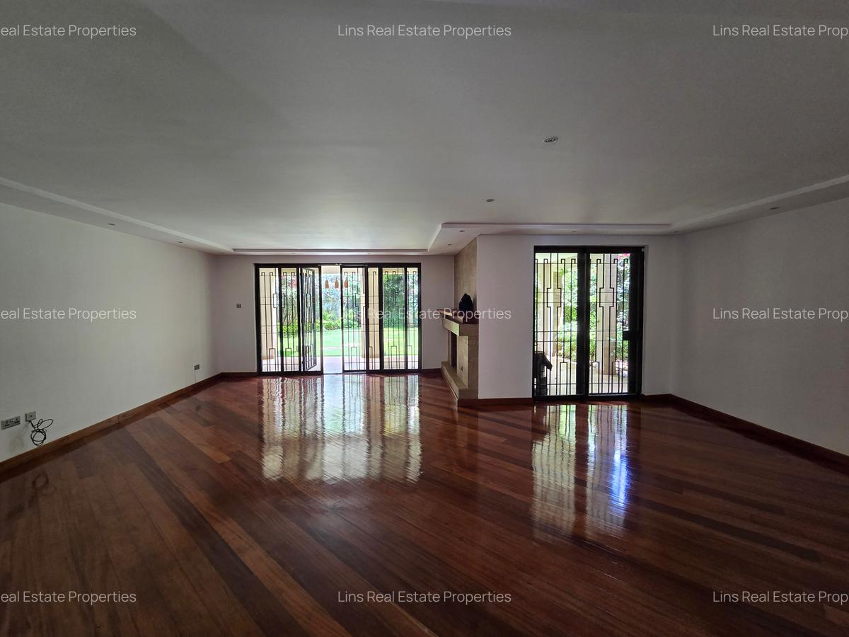 5 Bed Townhouse with En Suite in Lavington - 2