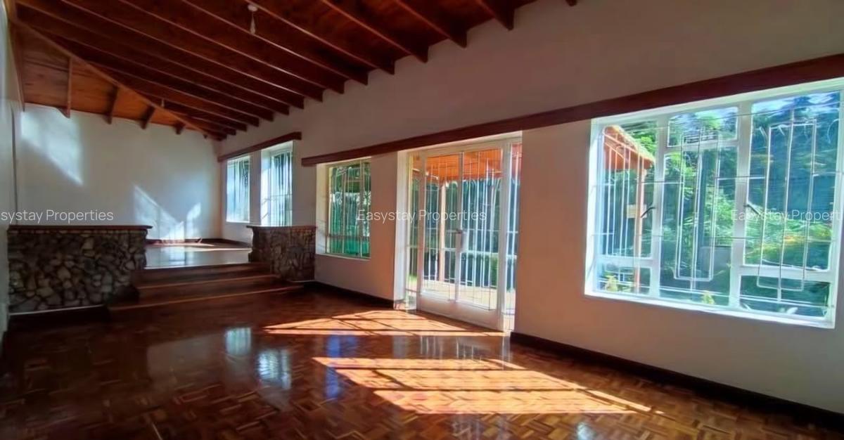 4 Bed House with En Suite in Riverside - 1