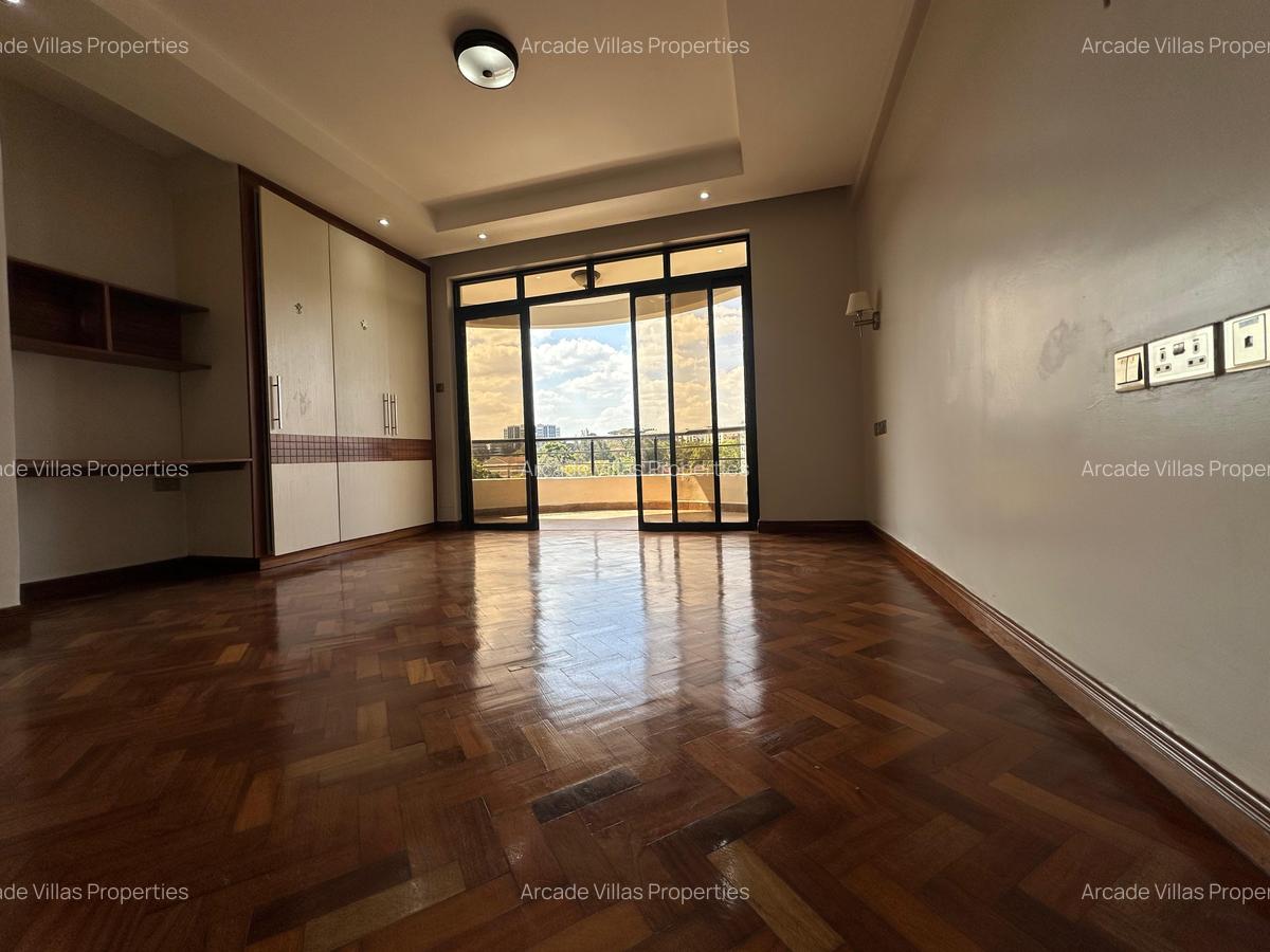 3 Bed Apartment with Swimming Pool in Riverside - 8