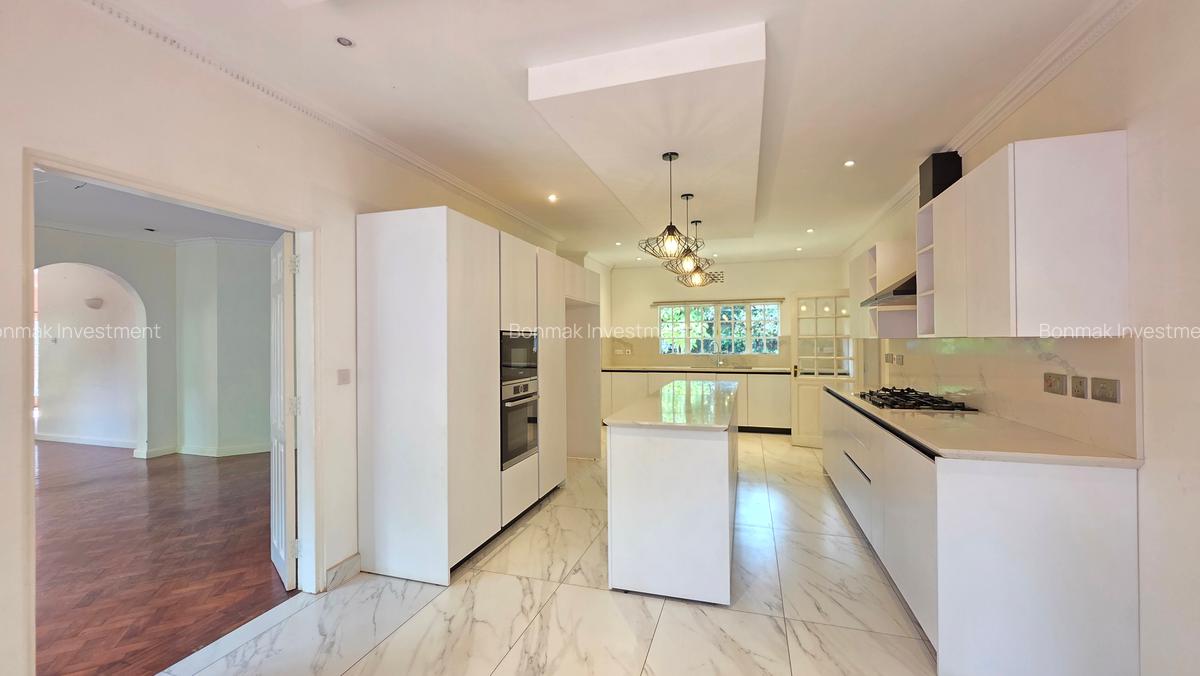 4 Bed House with En Suite at Lavington Green - 8