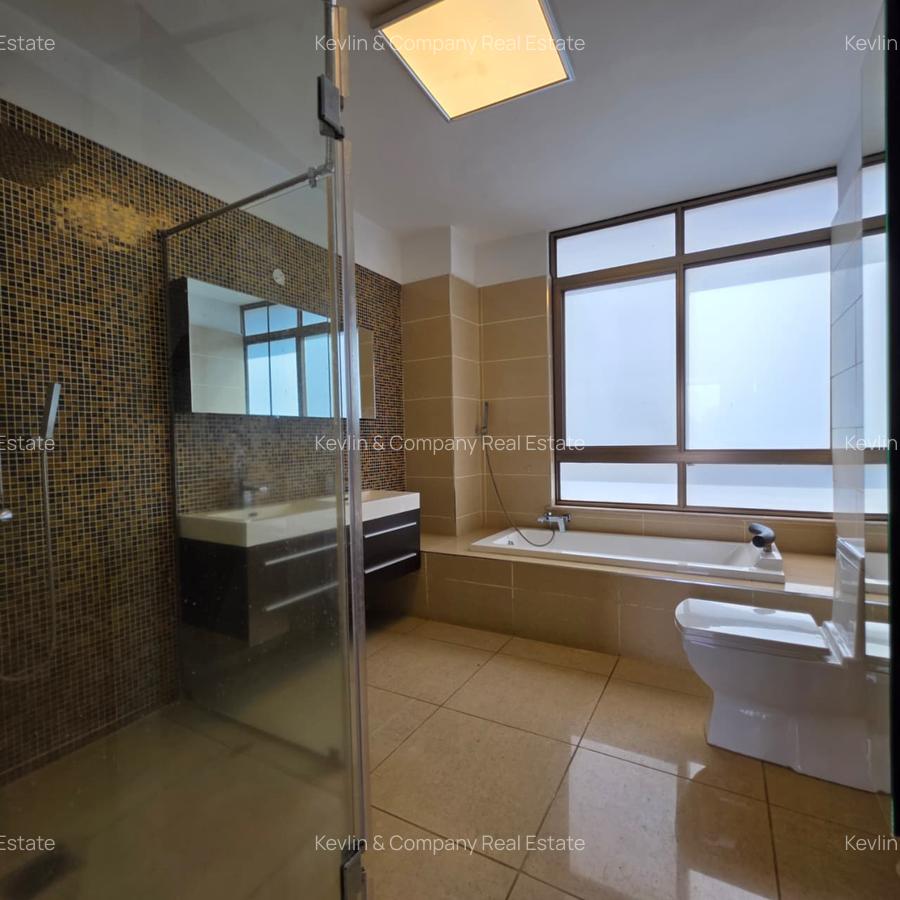 3 Bed Apartment with En Suite in Parklands - 17