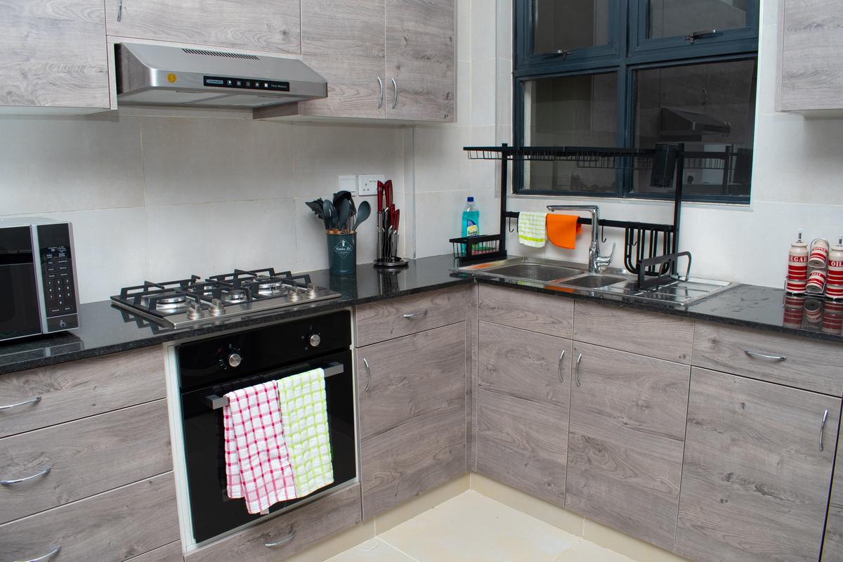 Serviced 2 Bed Apartment with En Suite at Lantana Road - 4