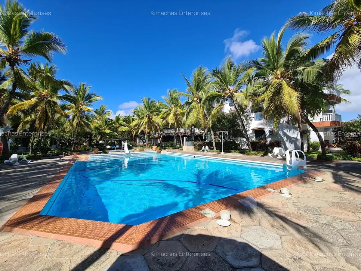 1 Bed Apartment with En Suite at 2Nd Avenue Nyali - 1