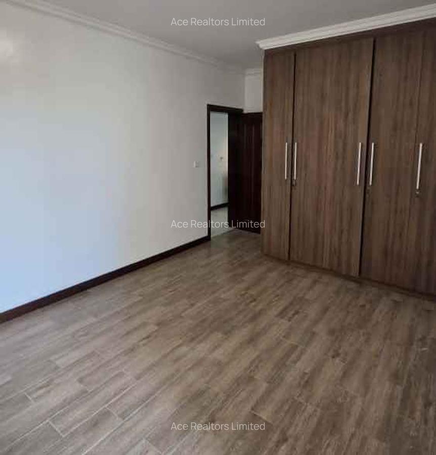 3 Bed Apartment with En Suite at City Park - 12