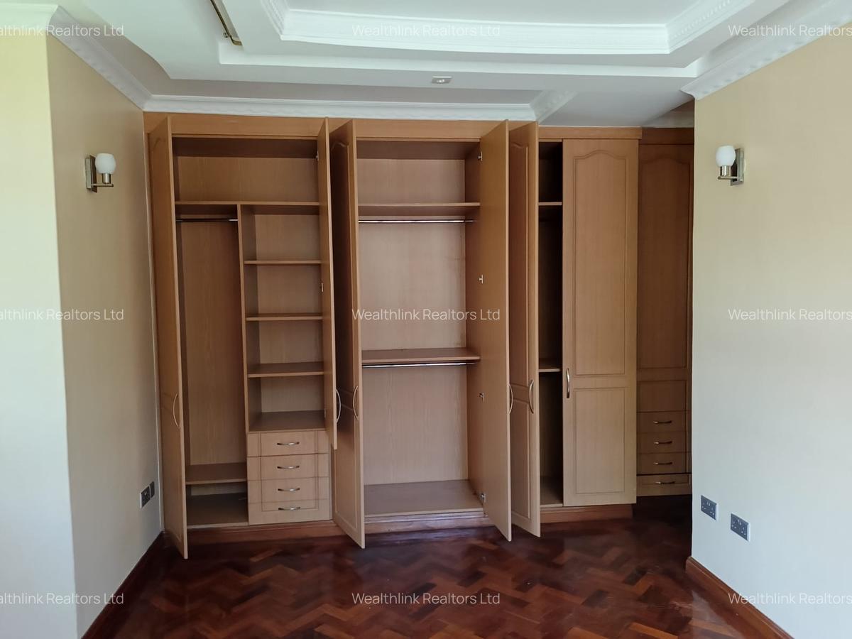 4 Bed House with En Suite at Lavington - 10