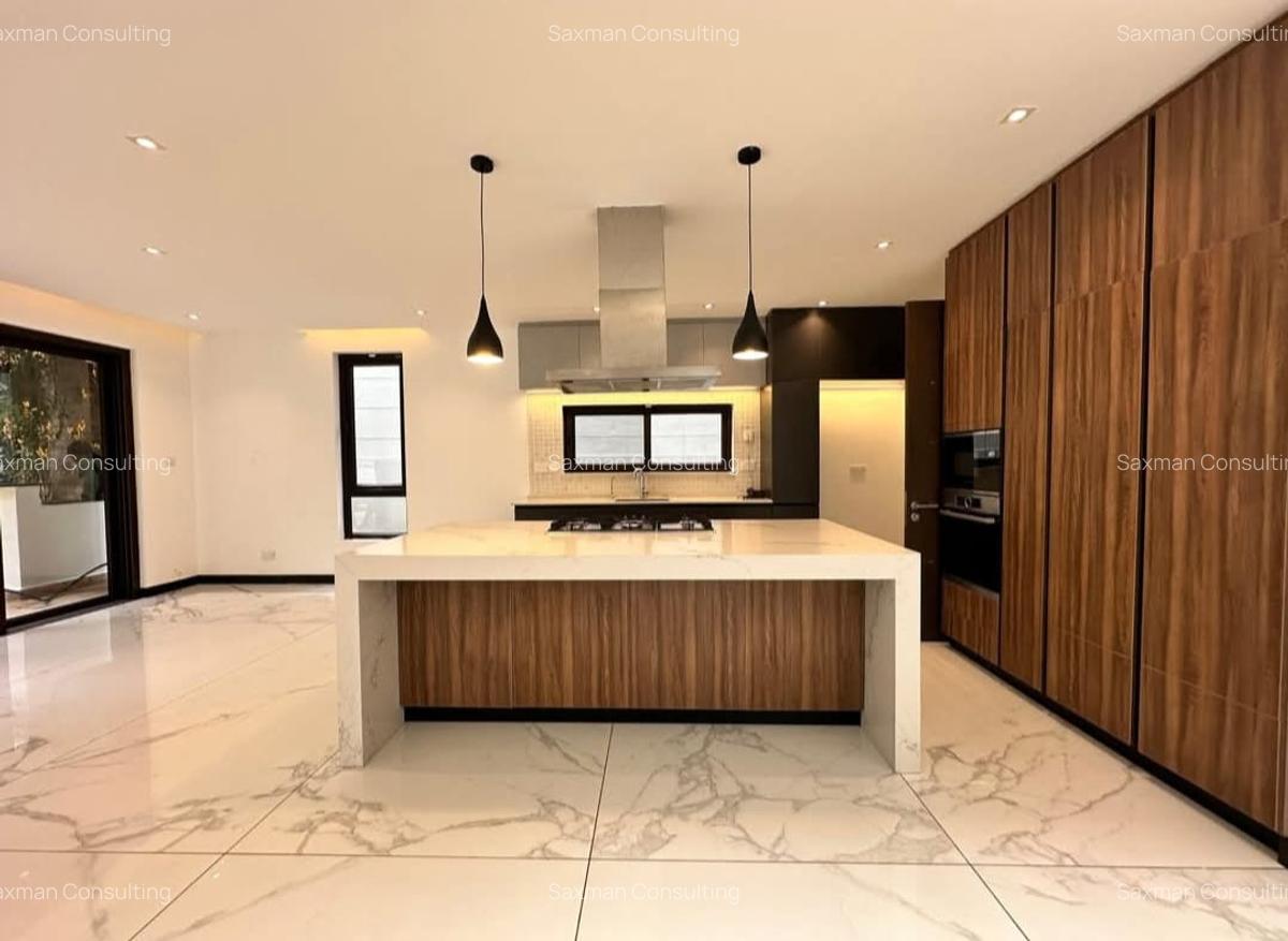 4 Bed House with En Suite in Spring Valley - 17