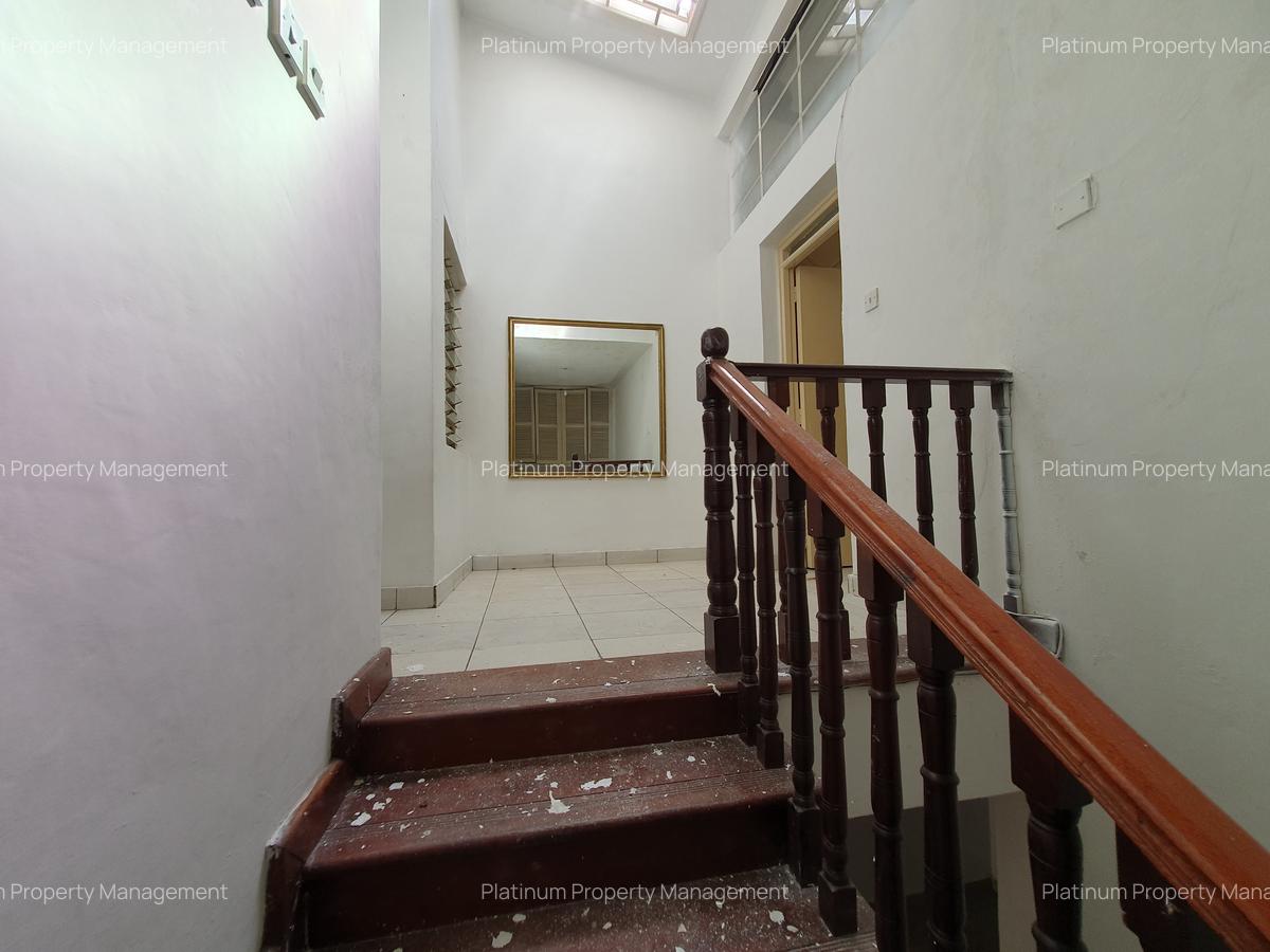 4 Bed House with En Suite at 2Nd Parklands Avenue - 11