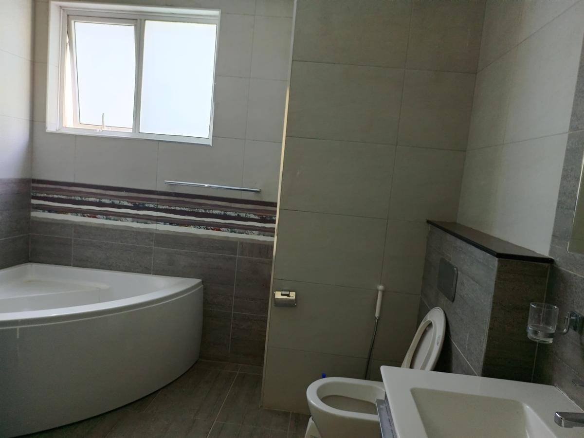 4 Bed Apartment with En Suite in General Mathenge - 18