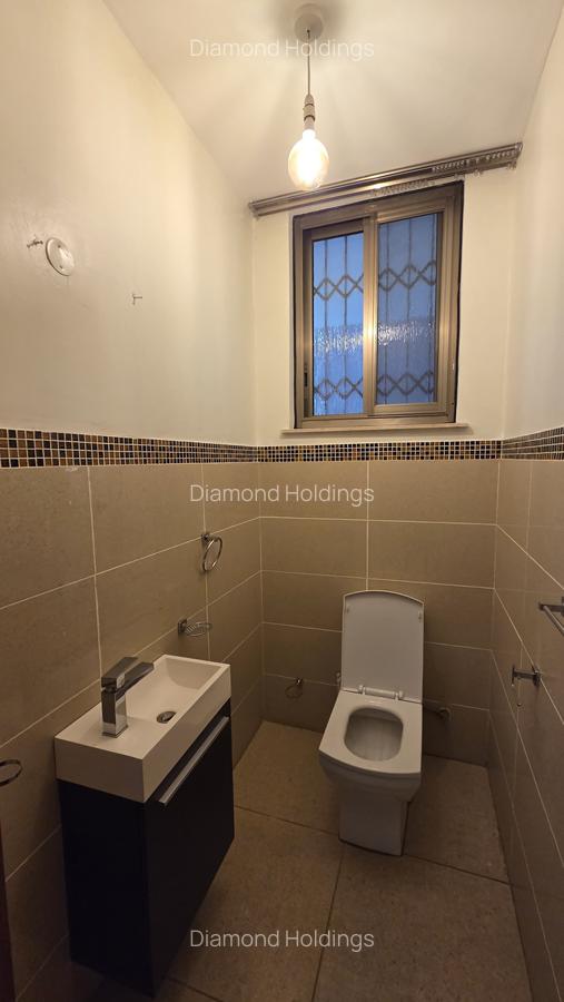 3 Bed Apartment with En Suite at Parklands - 13