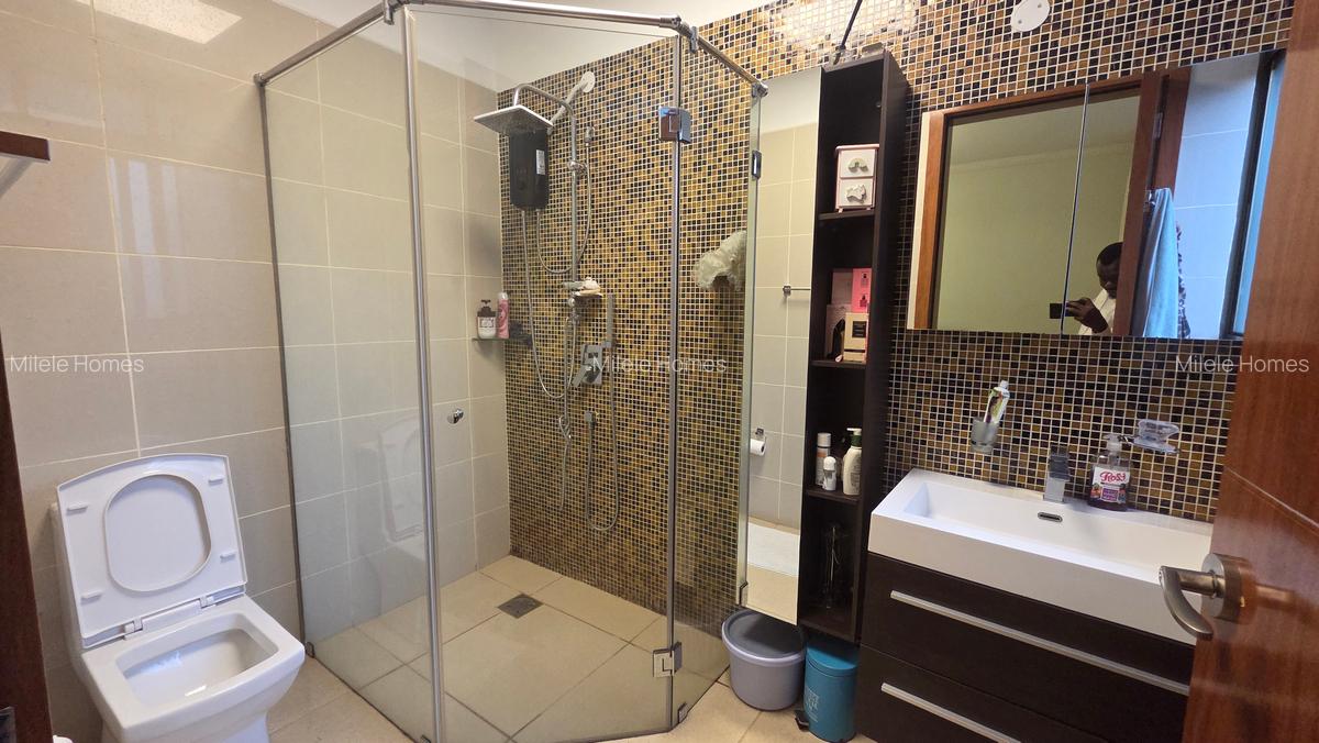 Serviced 3 Bed Apartment with En Suite at 6Th Avenue - 18