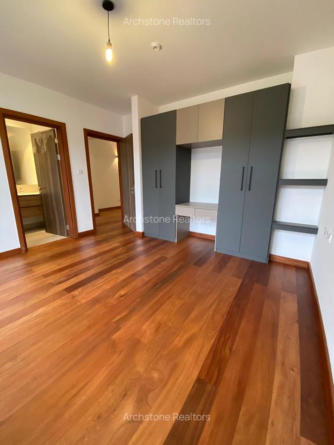 4 Bed Apartment with En Suite in Rosslyn - 4