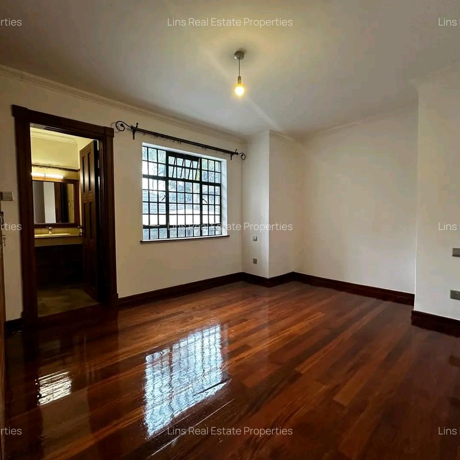 4 Bed Townhouse with En Suite in Spring Valley - 11