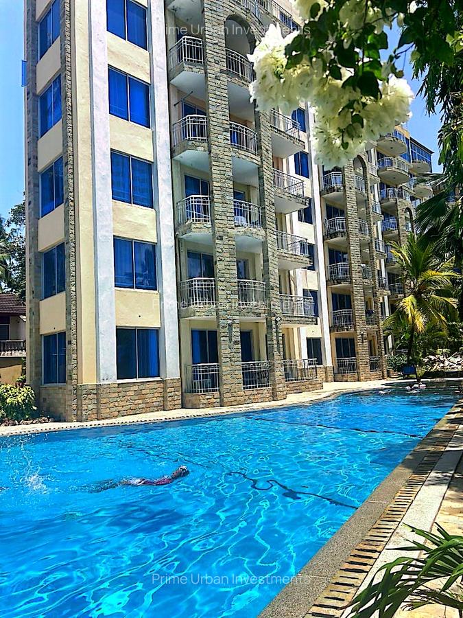 Serviced 2 Bed Apartment with En Suite at Beach Front - 1