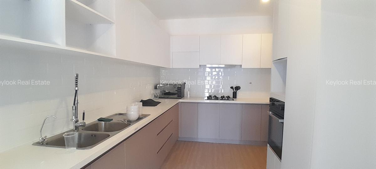 3 Bed Apartment with En Suite at Lavington - 5