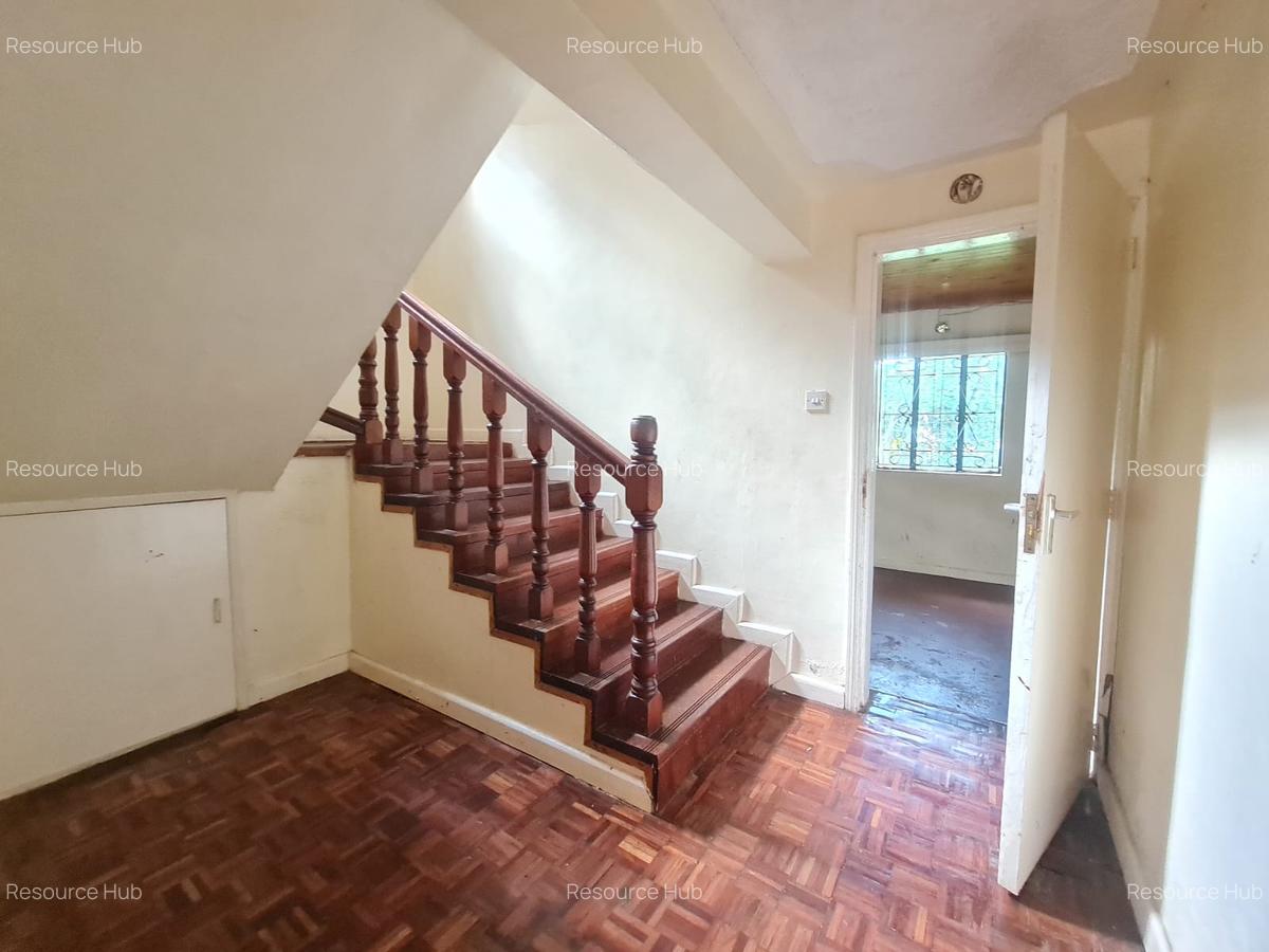 4 Bed House with En Suite at Hardy Area - 10
