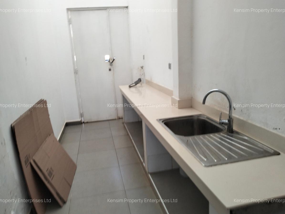 4 Bed Townhouse with En Suite in Spring Valley - 11